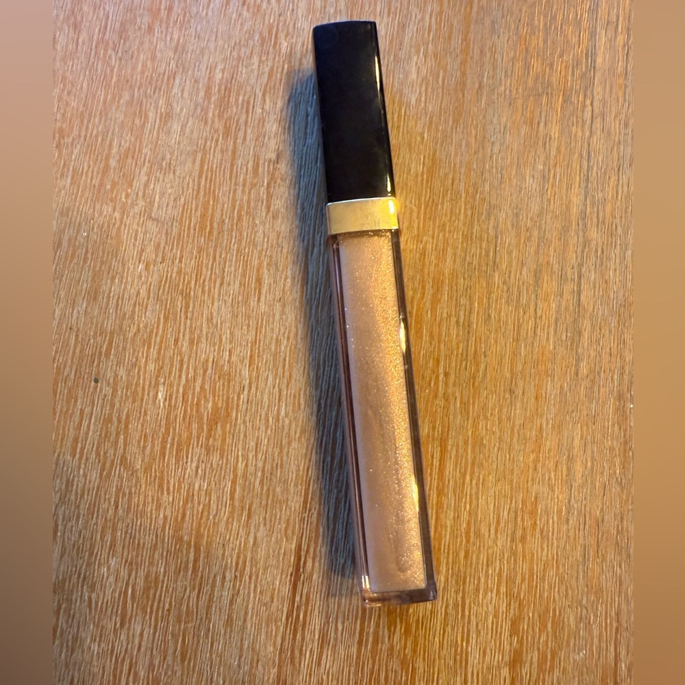 CHANEL Rouge Coco Gloss 712 - Elegant Purple